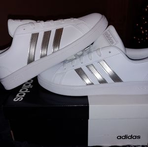 NWT Adidas Grand Court